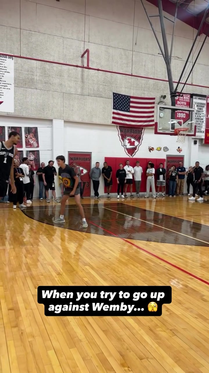 我不要面子的吗？文班亚马血帽粉丝&amp;随即隔扣对方！